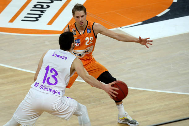 他需通过实 他需通过实