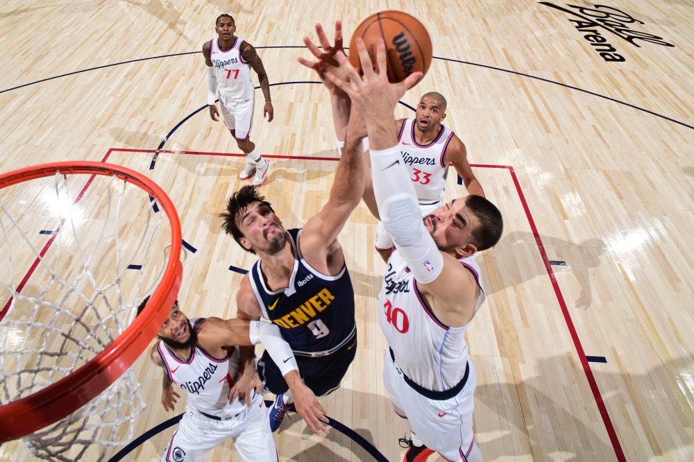 两支球队在 两支球队在